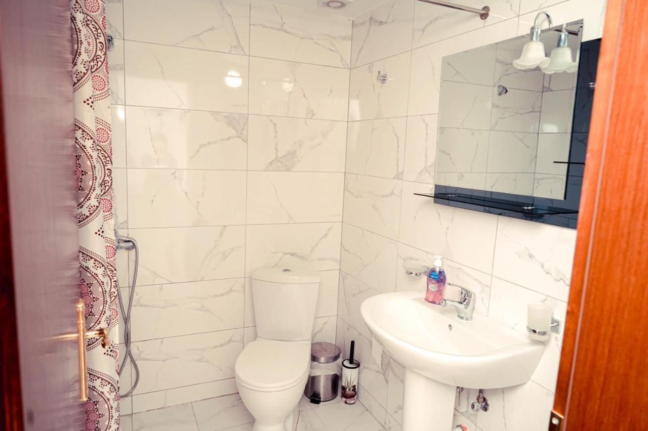 Cico Hostel &Private Room จีโรคาสเตอร์ ภายนอก รูปภาพ