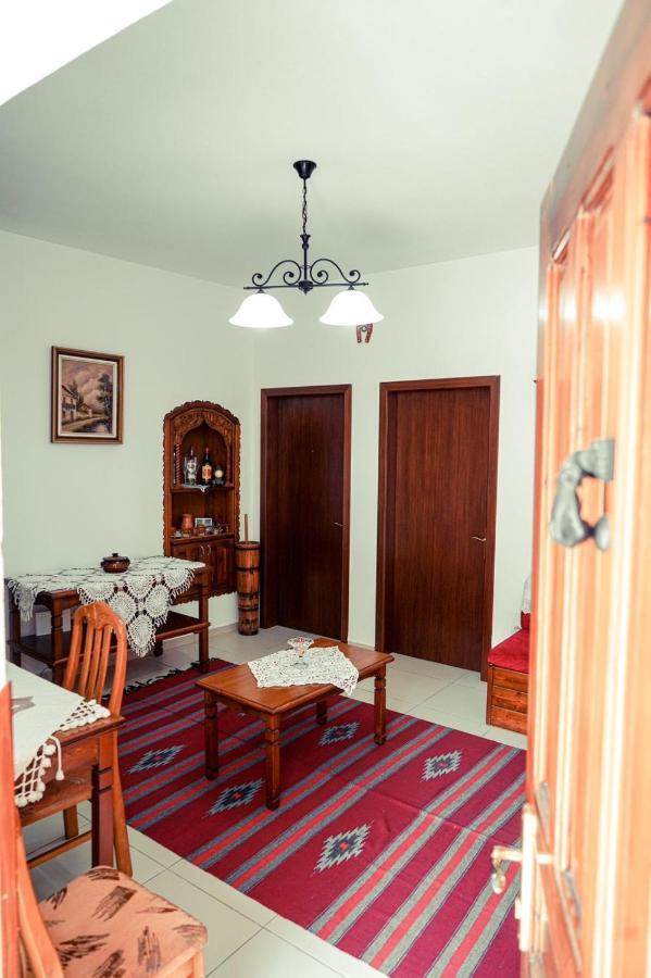 Cico Hostel &Private Room จีโรคาสเตอร์ ภายนอก รูปภาพ