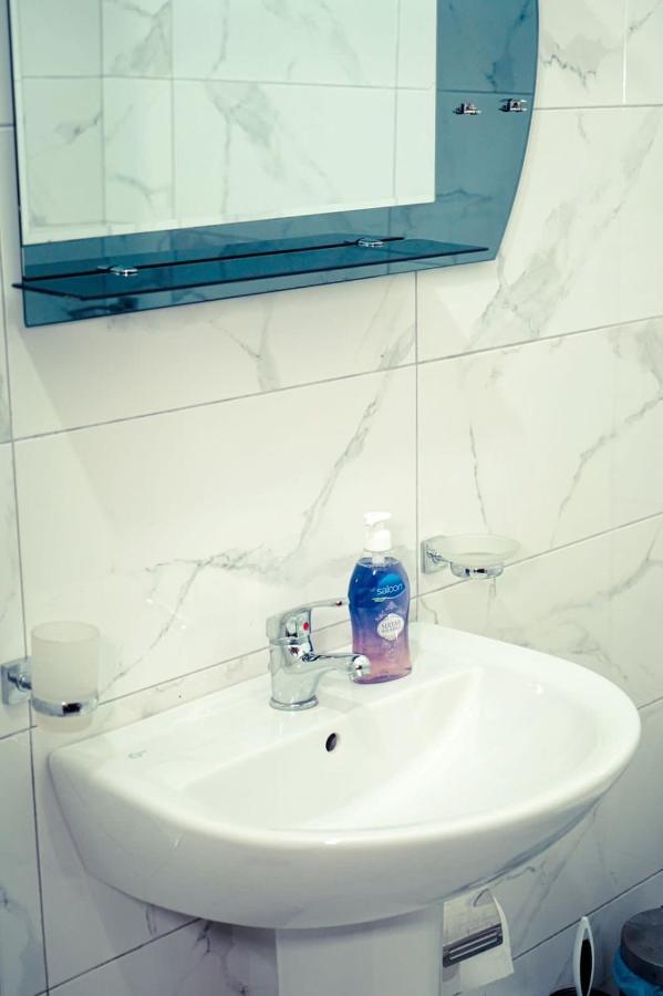 Cico Hostel &Private Room จีโรคาสเตอร์ ภายนอก รูปภาพ