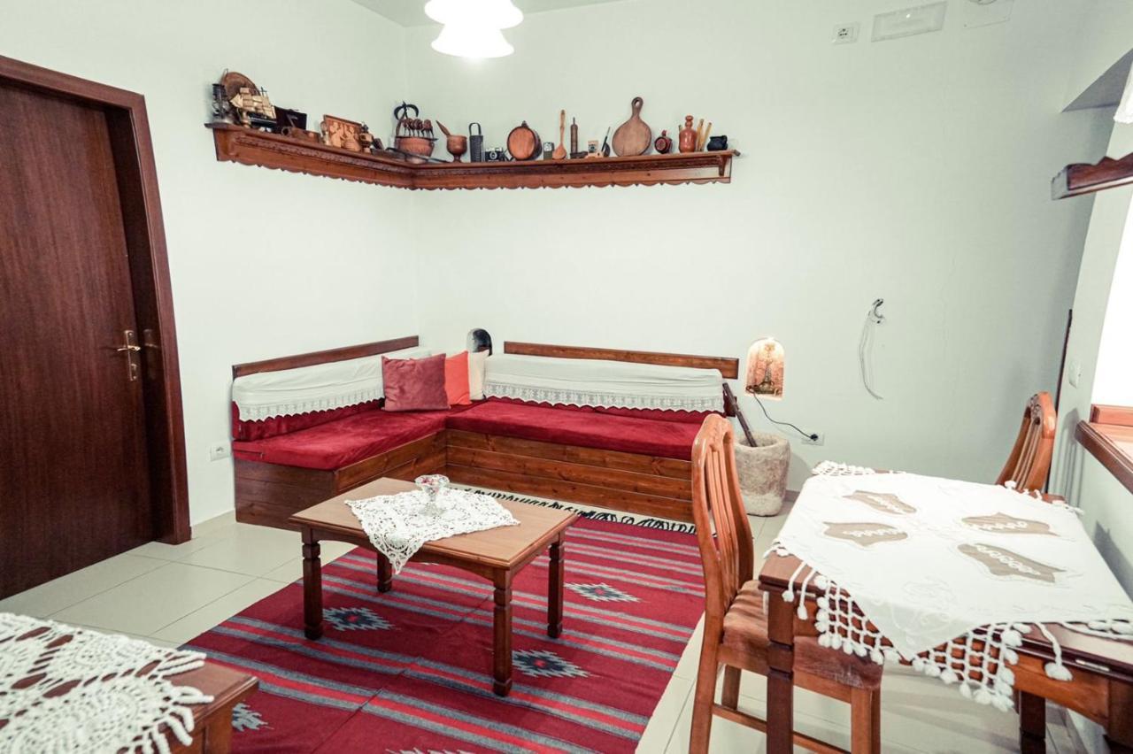 Cico Hostel &Private Room จีโรคาสเตอร์ ภายนอก รูปภาพ