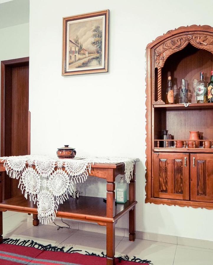 Cico Hostel &Private Room จีโรคาสเตอร์ ภายนอก รูปภาพ