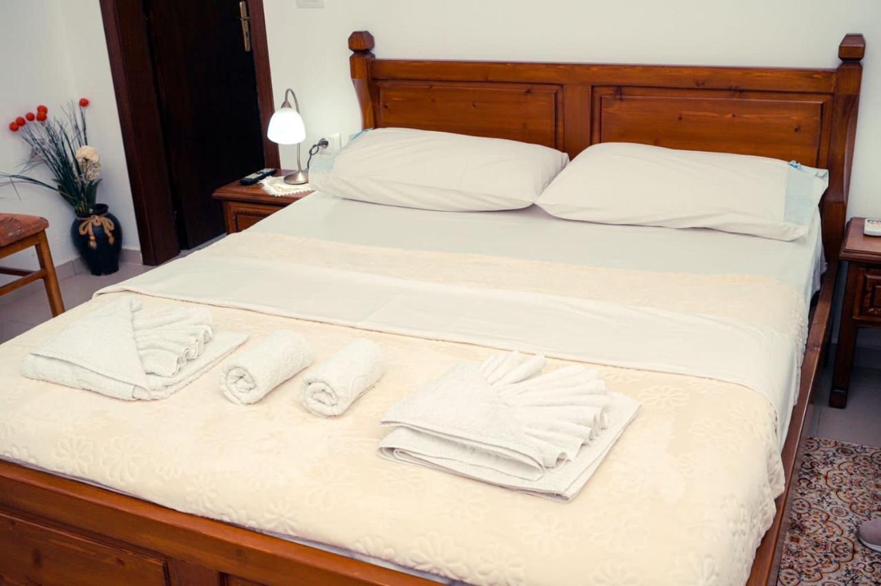 Cico Hostel &Private Room จีโรคาสเตอร์ ภายนอก รูปภาพ