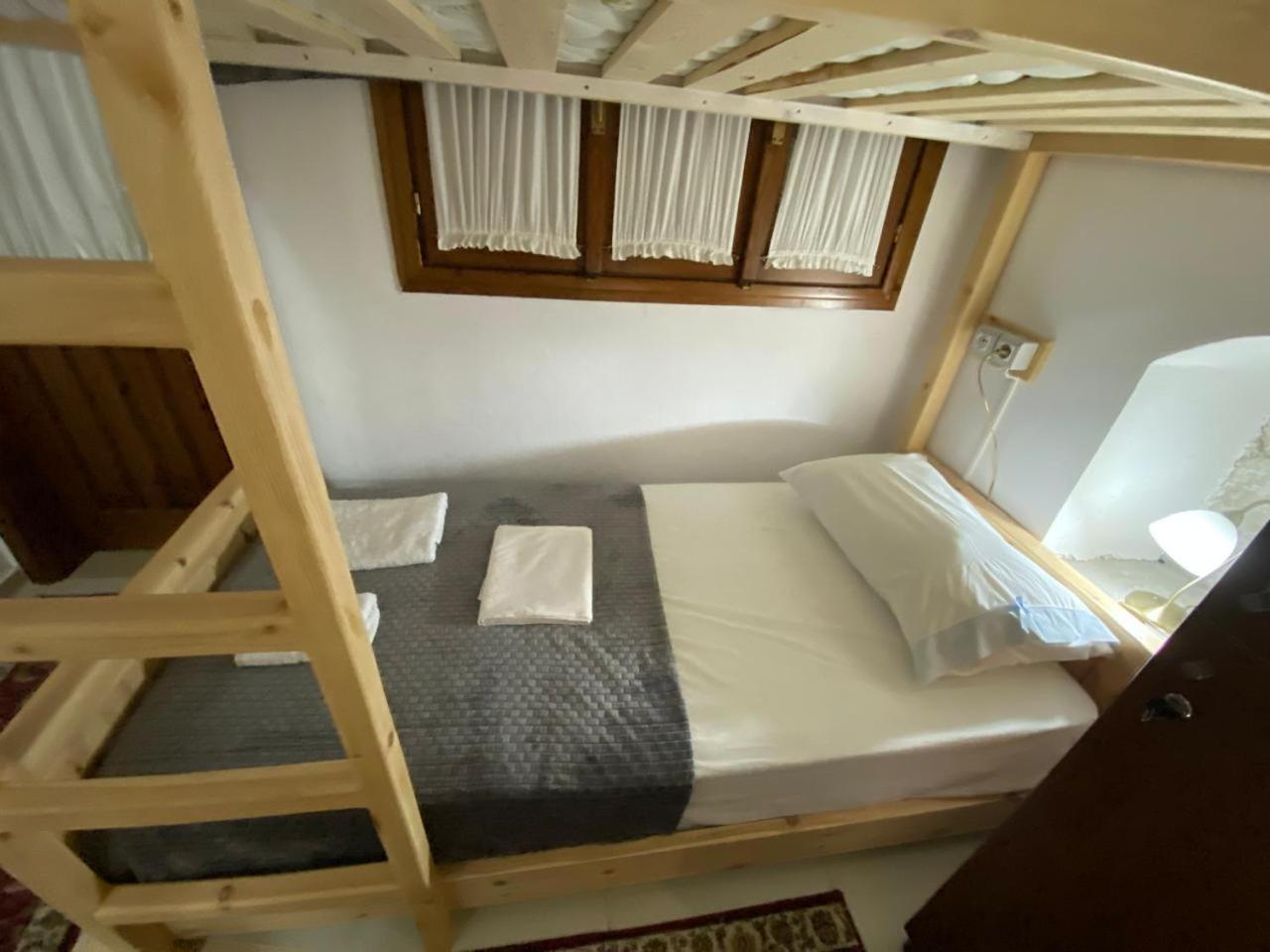 Cico Hostel &Private Room จีโรคาสเตอร์ ภายนอก รูปภาพ