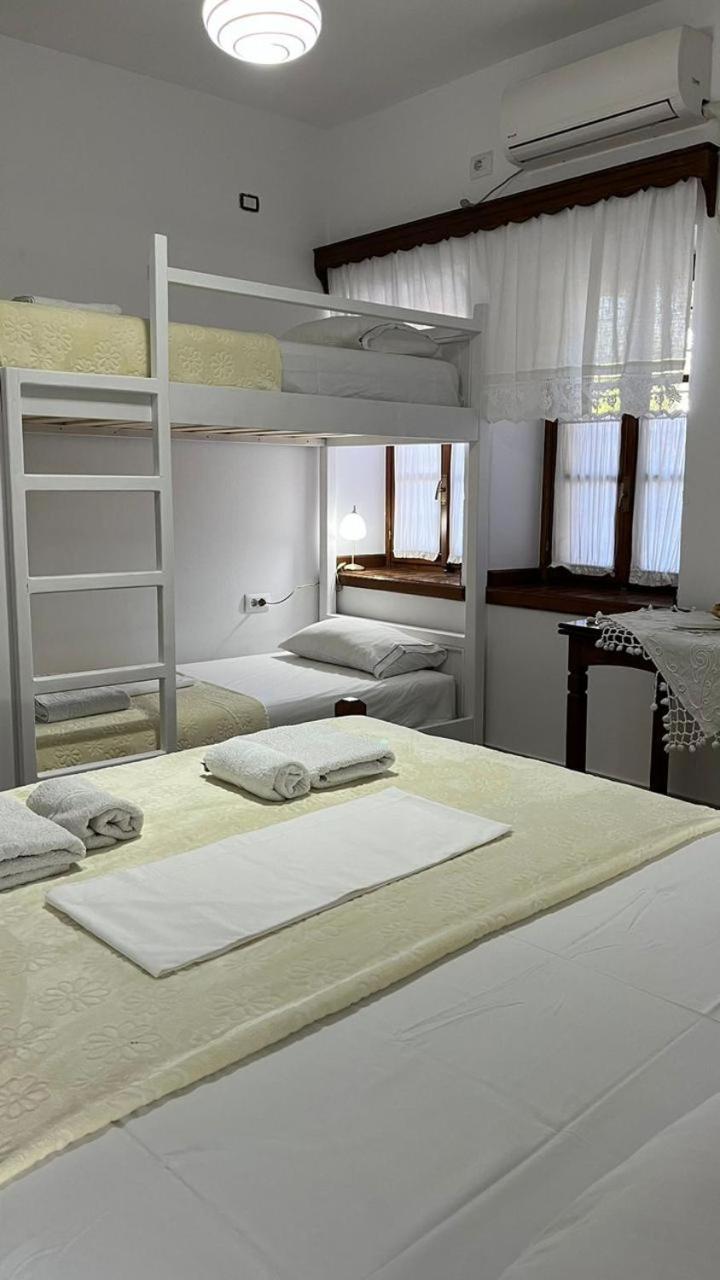 Cico Hostel &Private Room จีโรคาสเตอร์ ภายนอก รูปภาพ