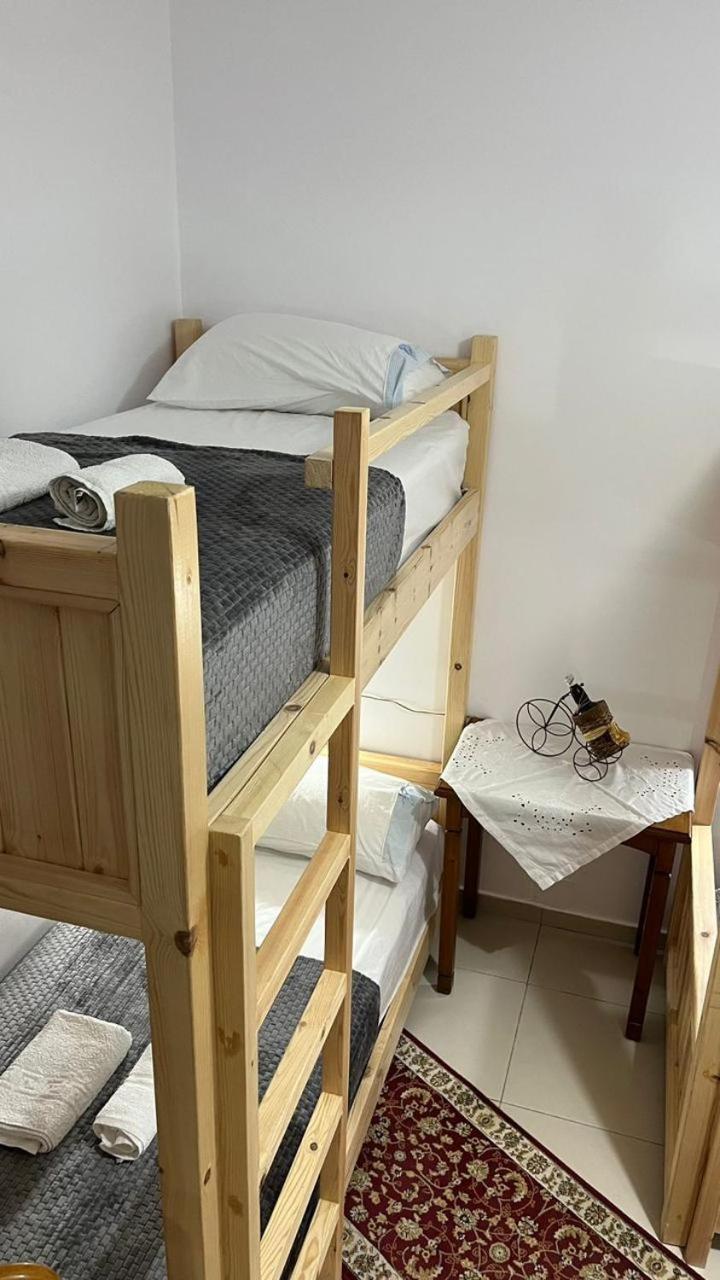 Cico Hostel &Private Room จีโรคาสเตอร์ ภายนอก รูปภาพ