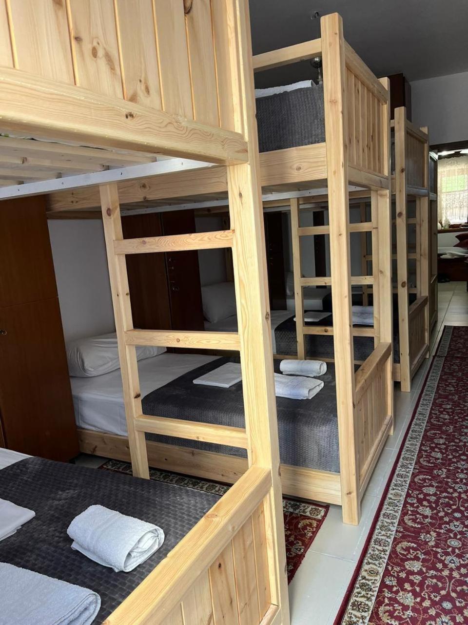Cico Hostel &Private Room จีโรคาสเตอร์ ภายนอก รูปภาพ