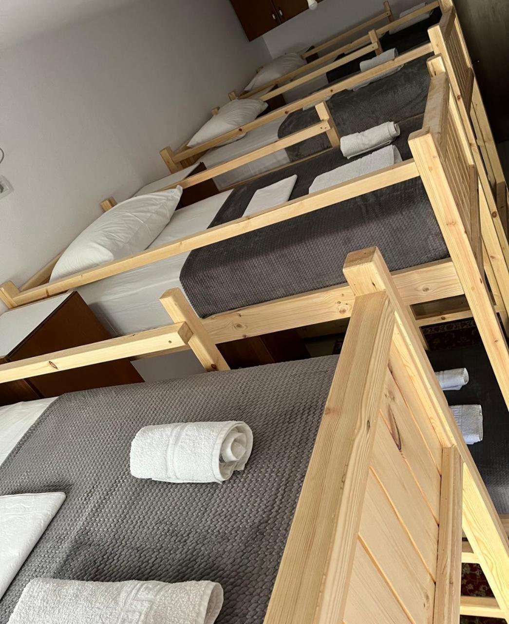 Cico Hostel &Private Room จีโรคาสเตอร์ ภายนอก รูปภาพ
