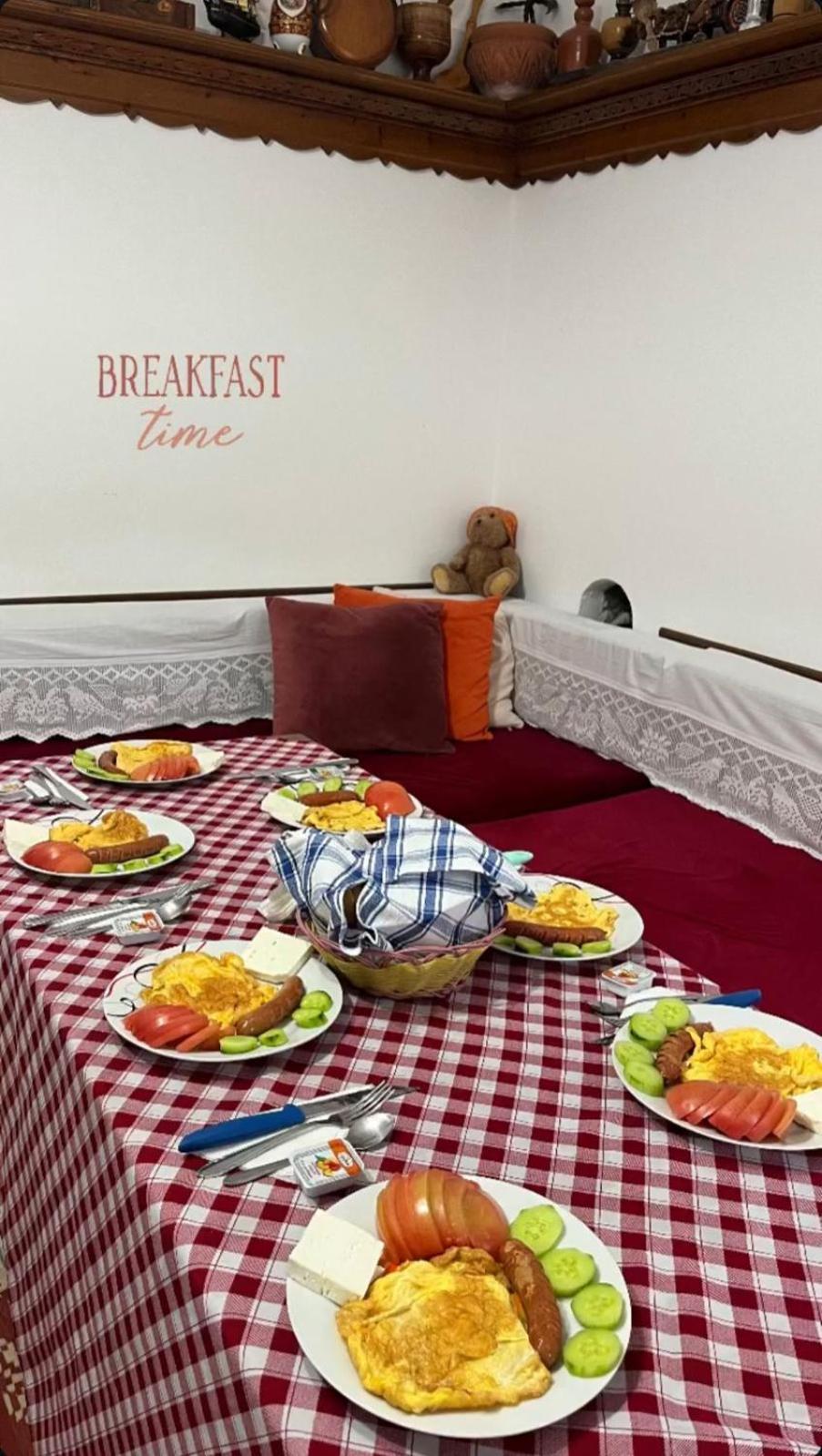 Cico Hostel &Private Room จีโรคาสเตอร์ ภายนอก รูปภาพ