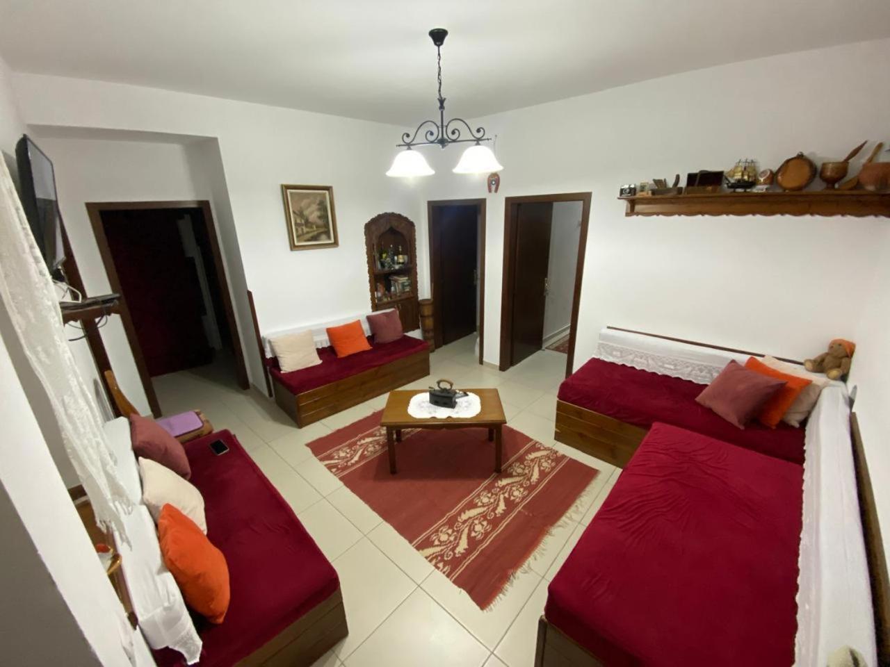 Cico Hostel &Private Room จีโรคาสเตอร์ ภายนอก รูปภาพ
